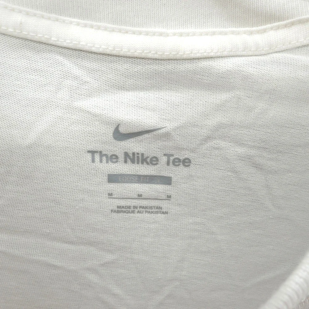 Nike LeBron James Strive For Greatness Mens Medium Lion Graphic Tee White NEW